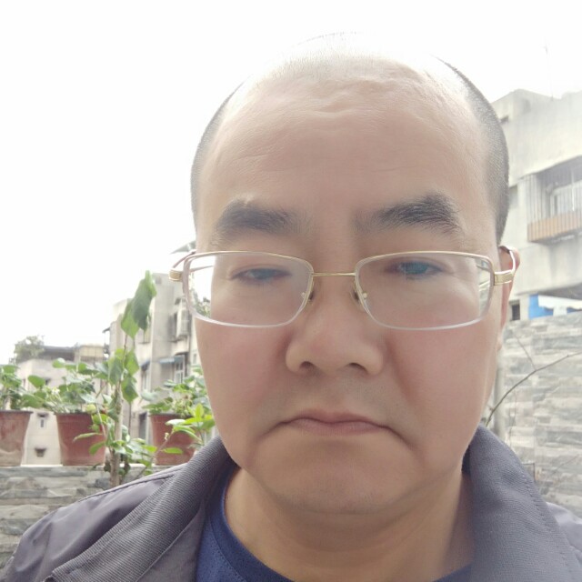 耿直的火龙果的照片