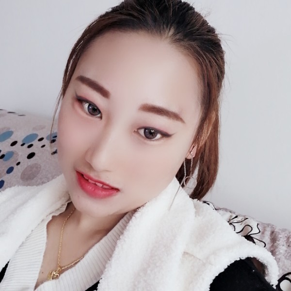 儒雅深拥热狗的照片