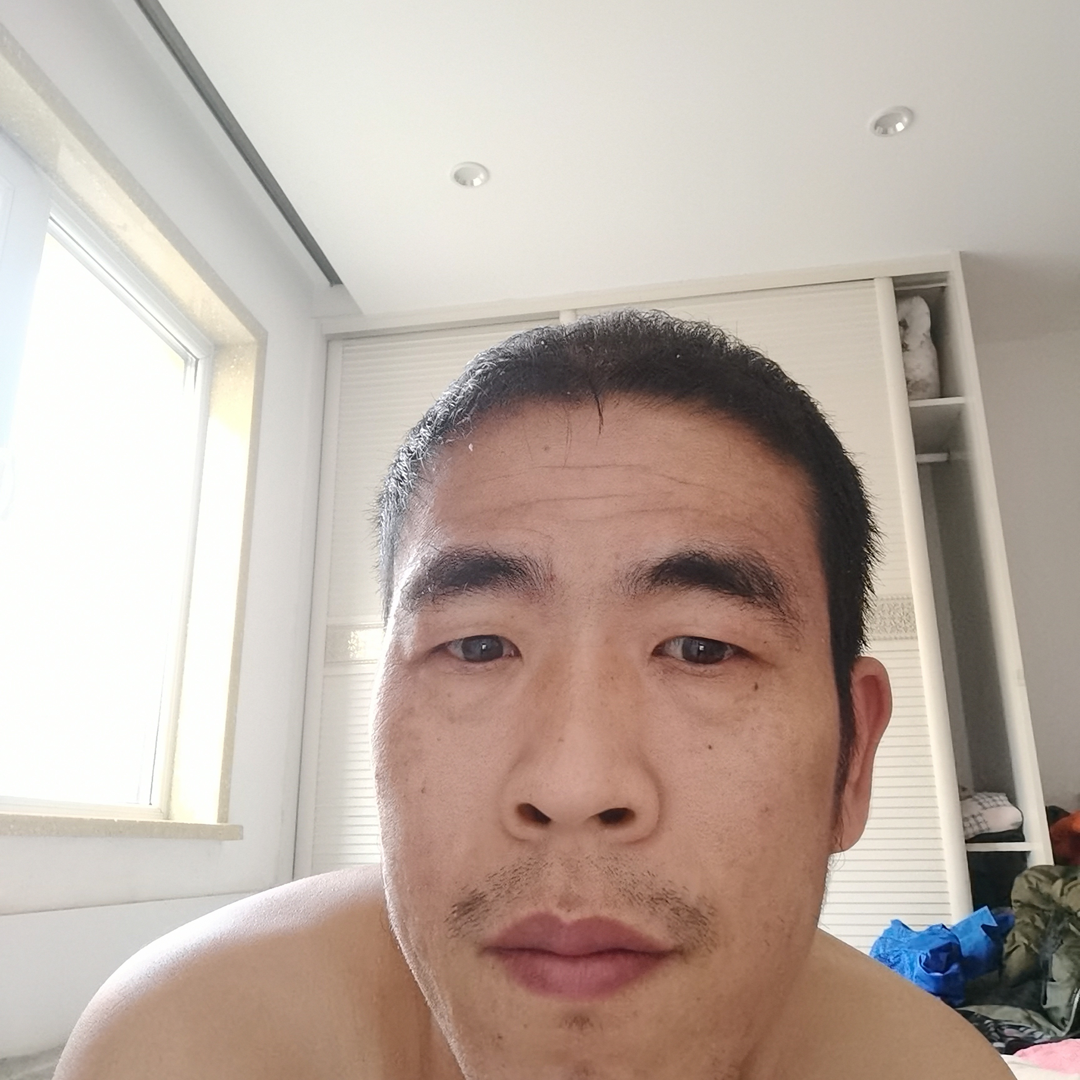 活力停止黑裤的照片