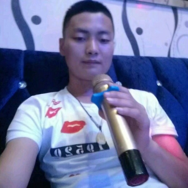 忐忑小伙。的照片