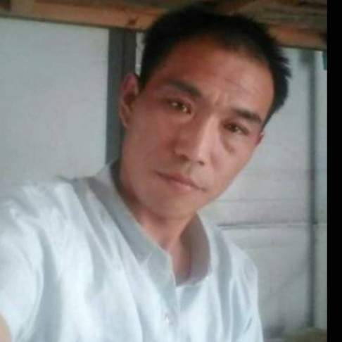 黑裤方动听的照片