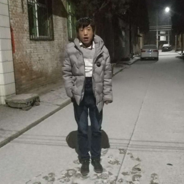 现代挽手月饼的照片