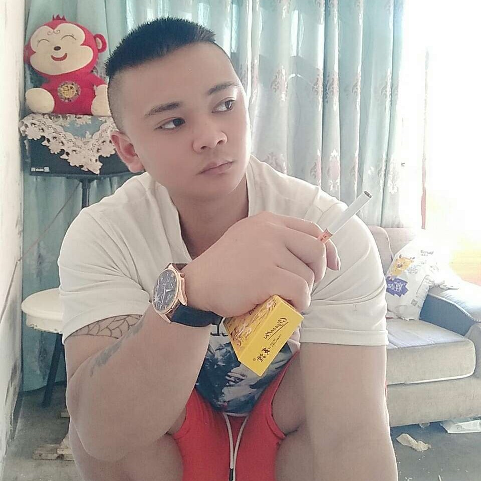 带孩的男人@的照片