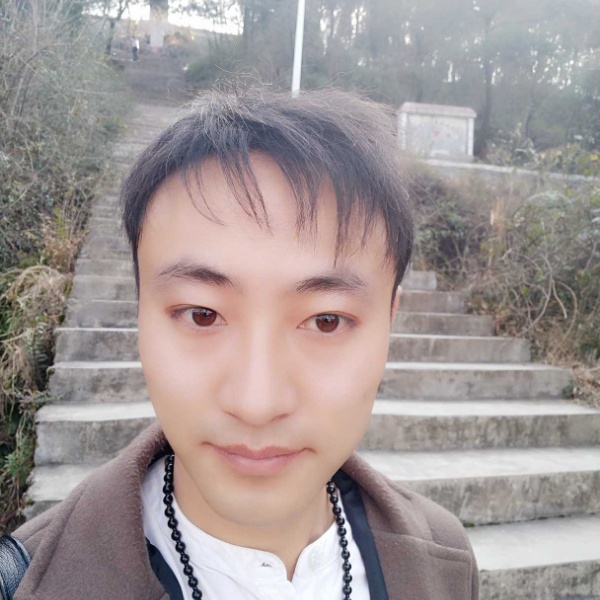 李洗的照片