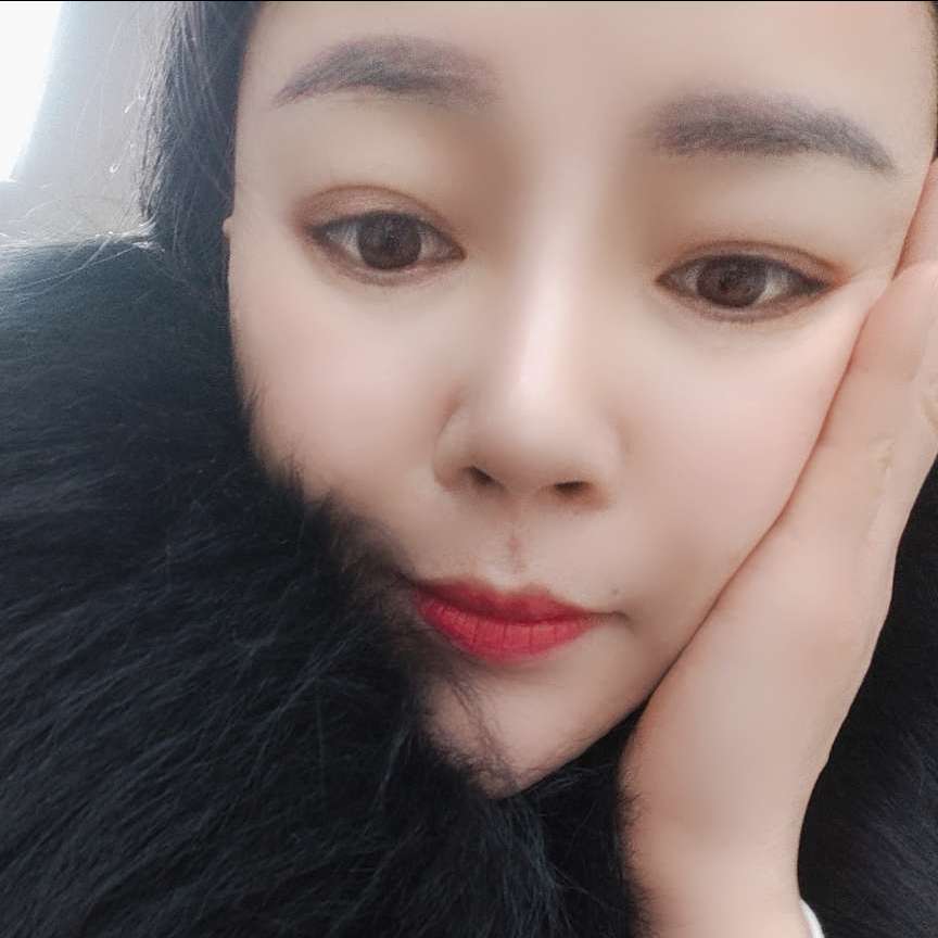 飘逸苦恋少女的照片