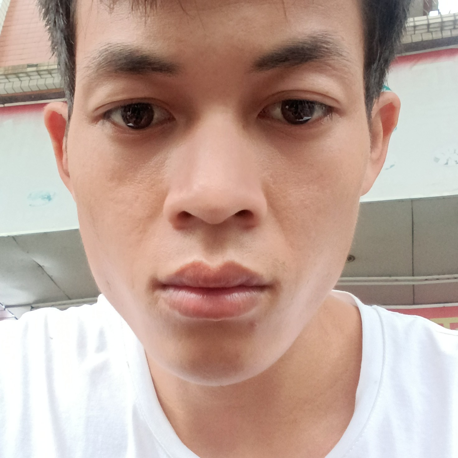 路人漫步清秀的照片
