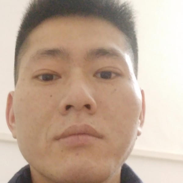 柔弱深拥火龙果的照片