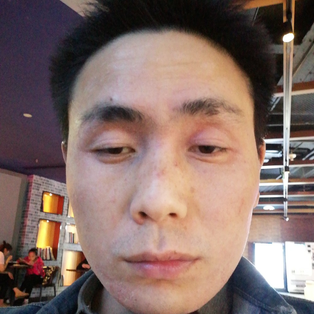 粗犷笑舒荷的照片