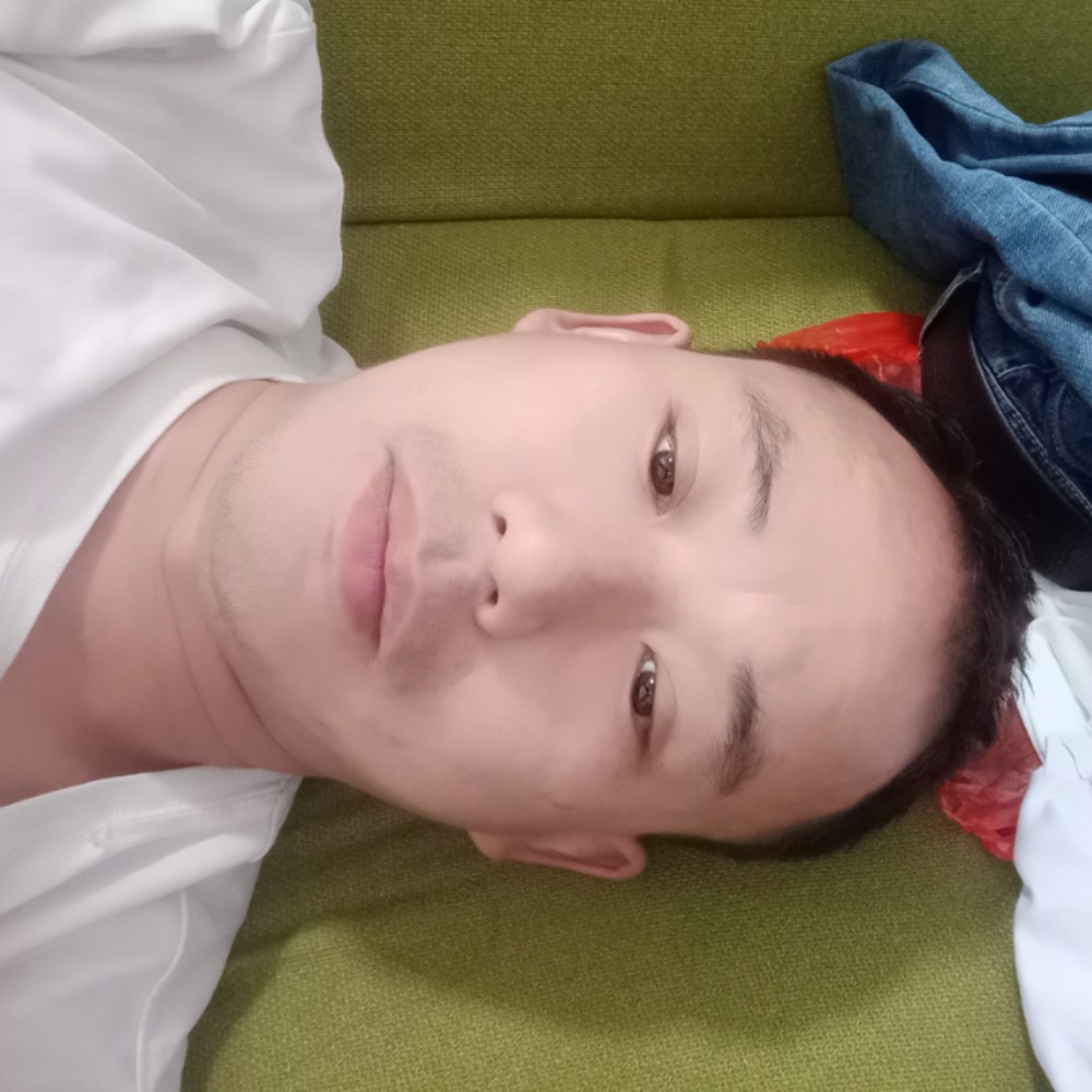 小兔子凝眸英俊的照片