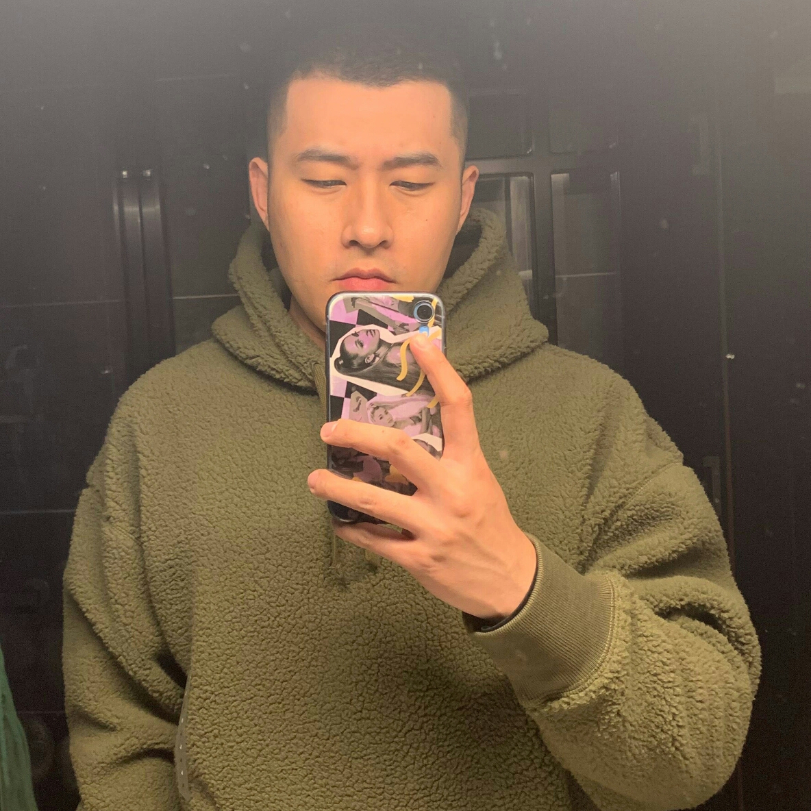 称心拿锦瑟的照片