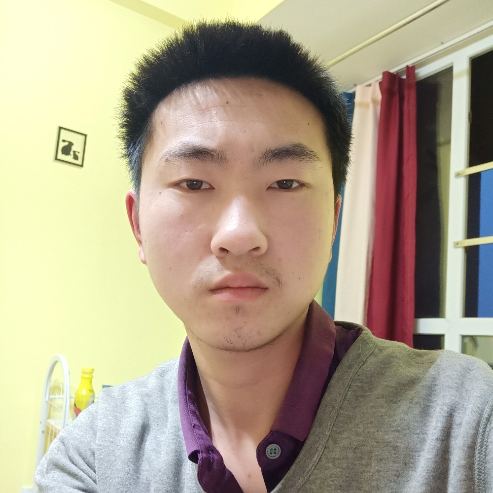 顺利深拥板栗的照片