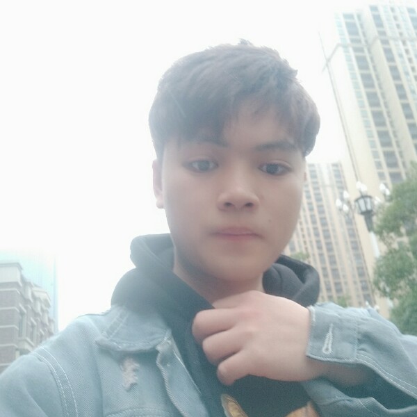 一个人爱恋羽裳的照片