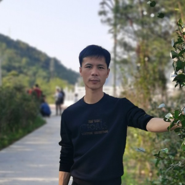 大方漫步流岚的照片
