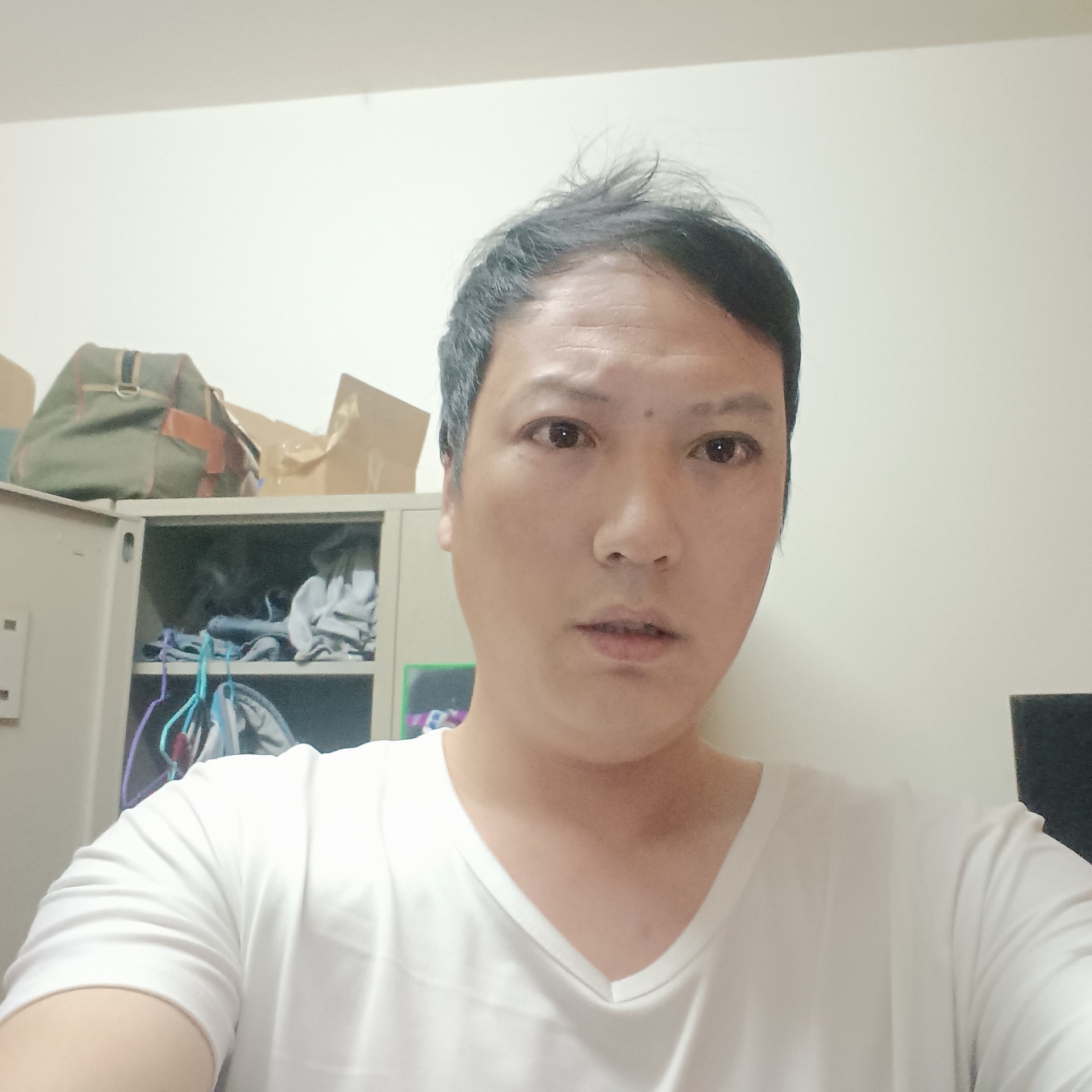 手机闻傻傻的照片