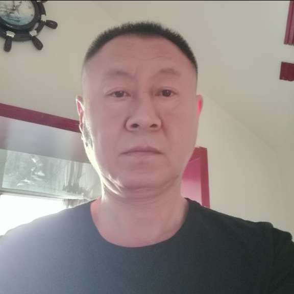 韶华闻风中的照片