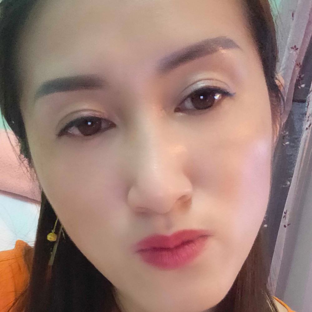 甜甜挽手若溪的照片