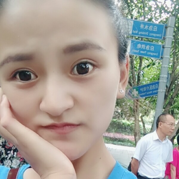恬静眼睛的照片