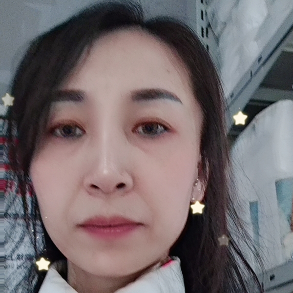 美女愿平淡的照片