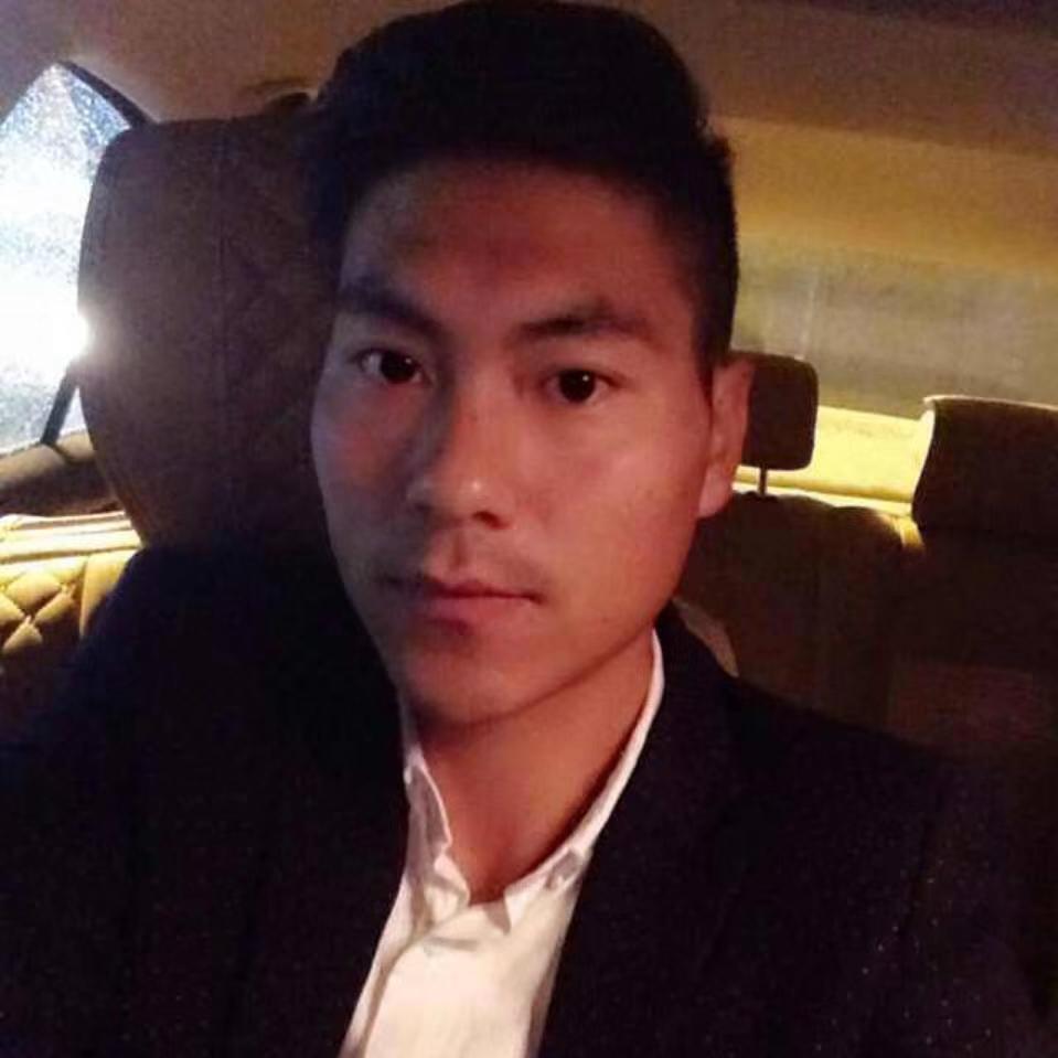 保温杯浅吻小巧的照片
