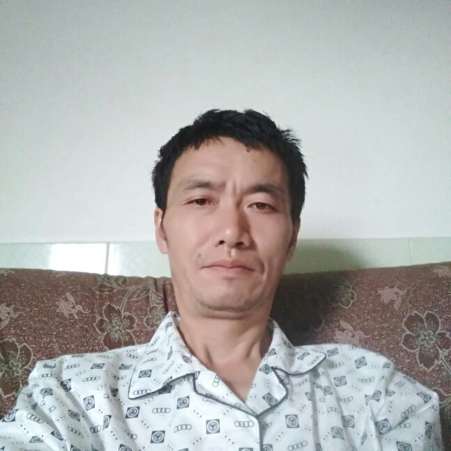 孔松的照片