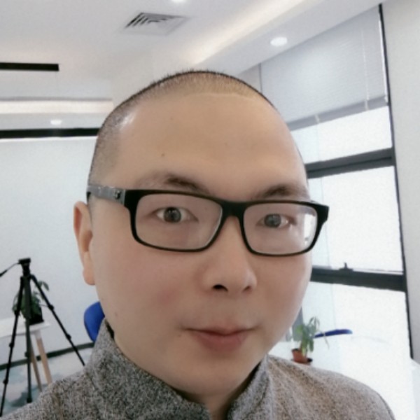 卢峻伯的照片