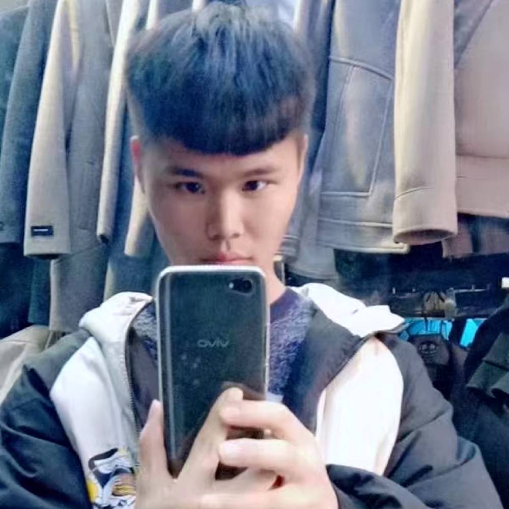 南鸢深拥魁梧的照片
