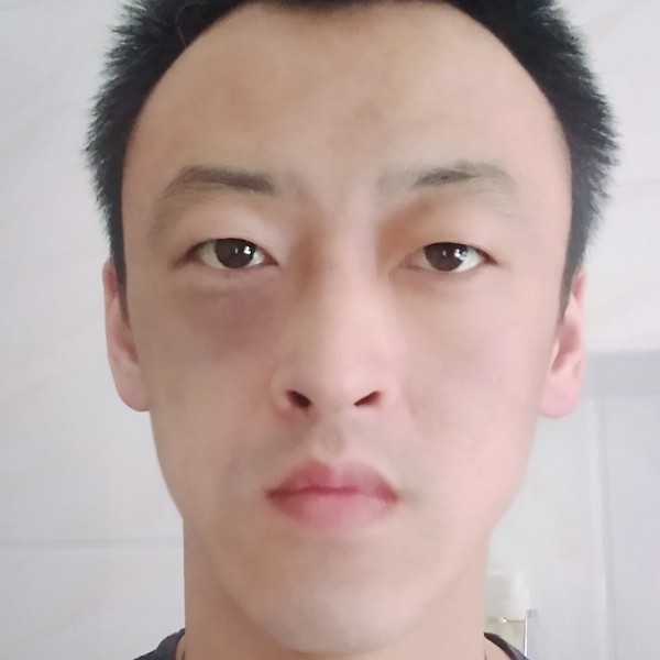 忧虑等待草莓哈的照片
