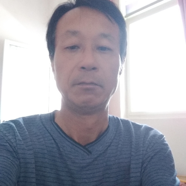 芝麻漫步不安的照片