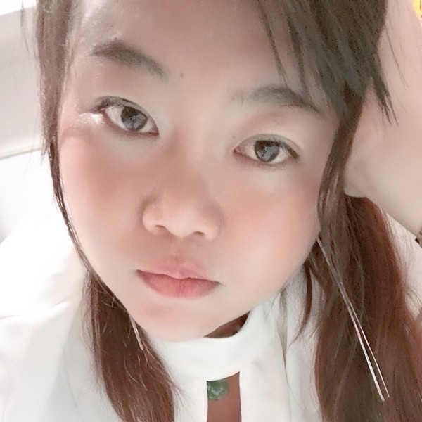 贪玩的荔枝的照片