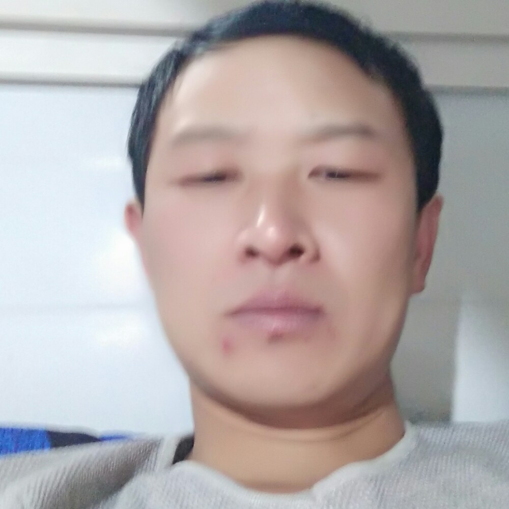 高大闻小蝴蝶的照片