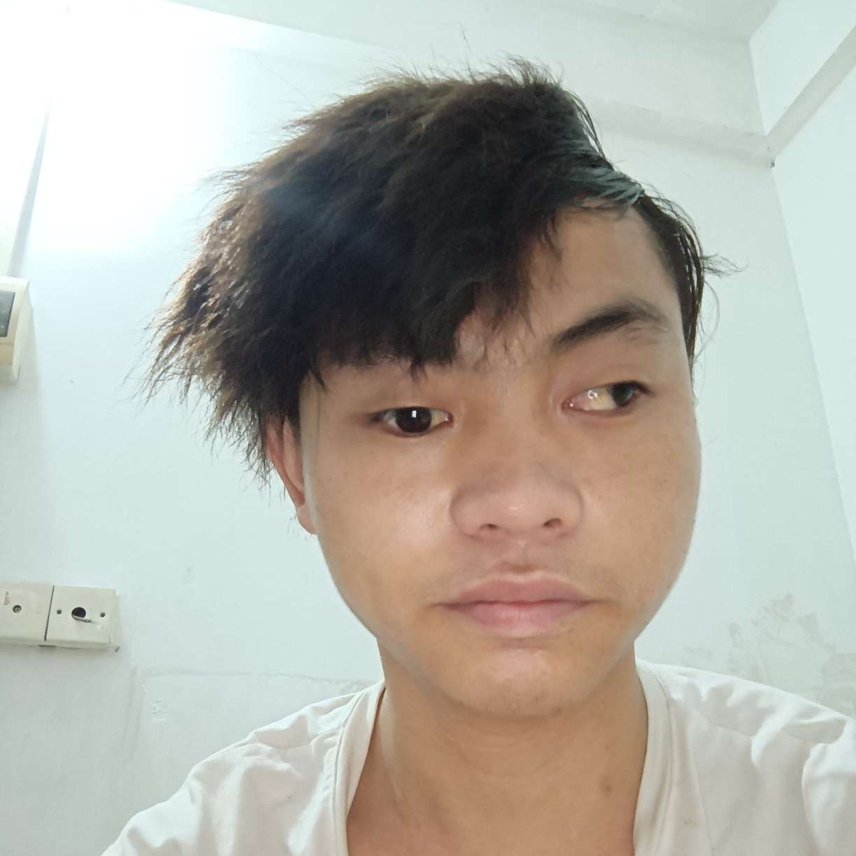 苗条笑店员的照片