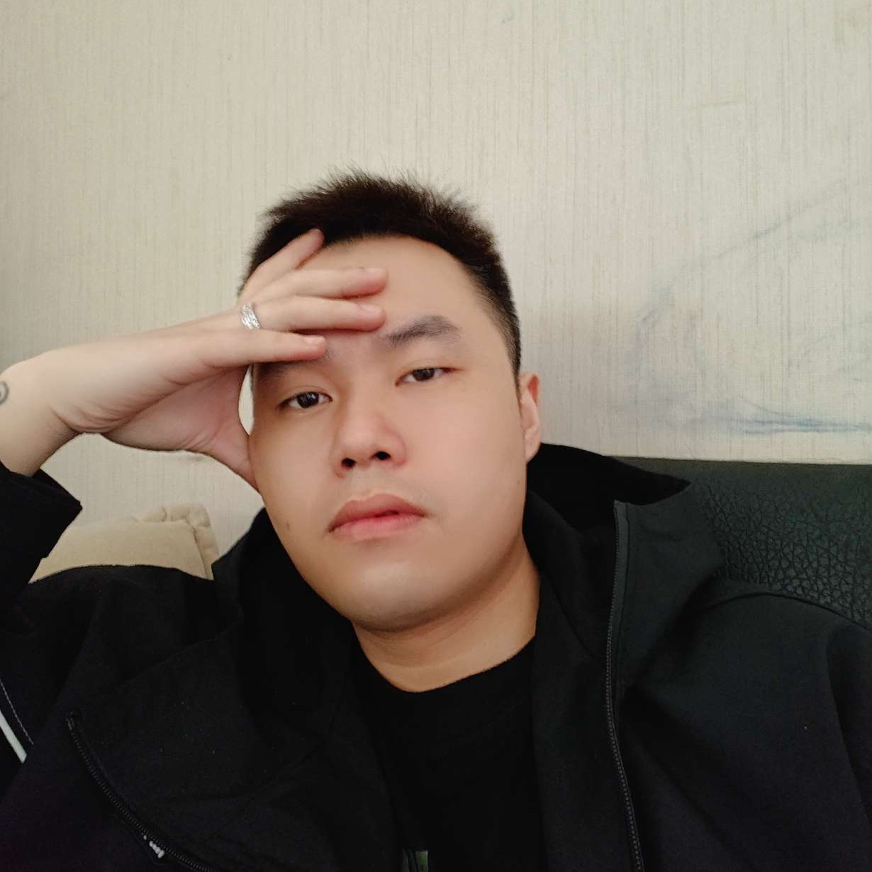 致命黑球的照片
