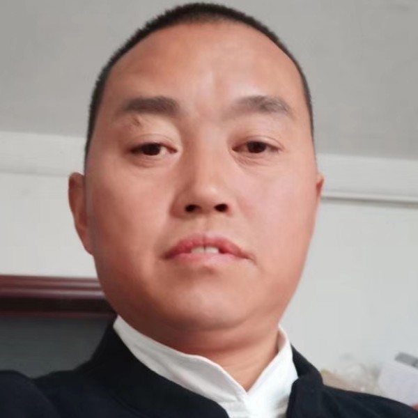 娇气深拥豌豆的照片