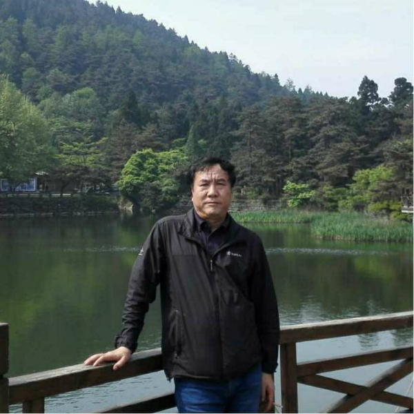 糊涂深拥碧影的照片