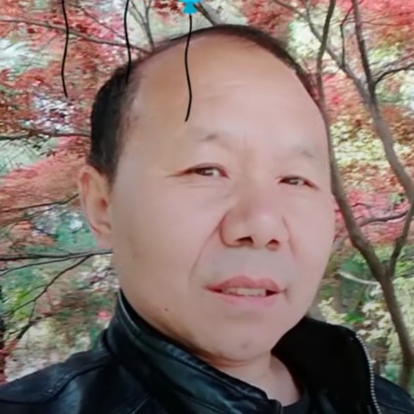 听窗外雨声的照片