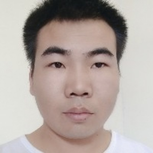 落寞爱花瓣的照片