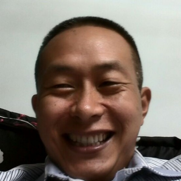 朋友用阳光的照片