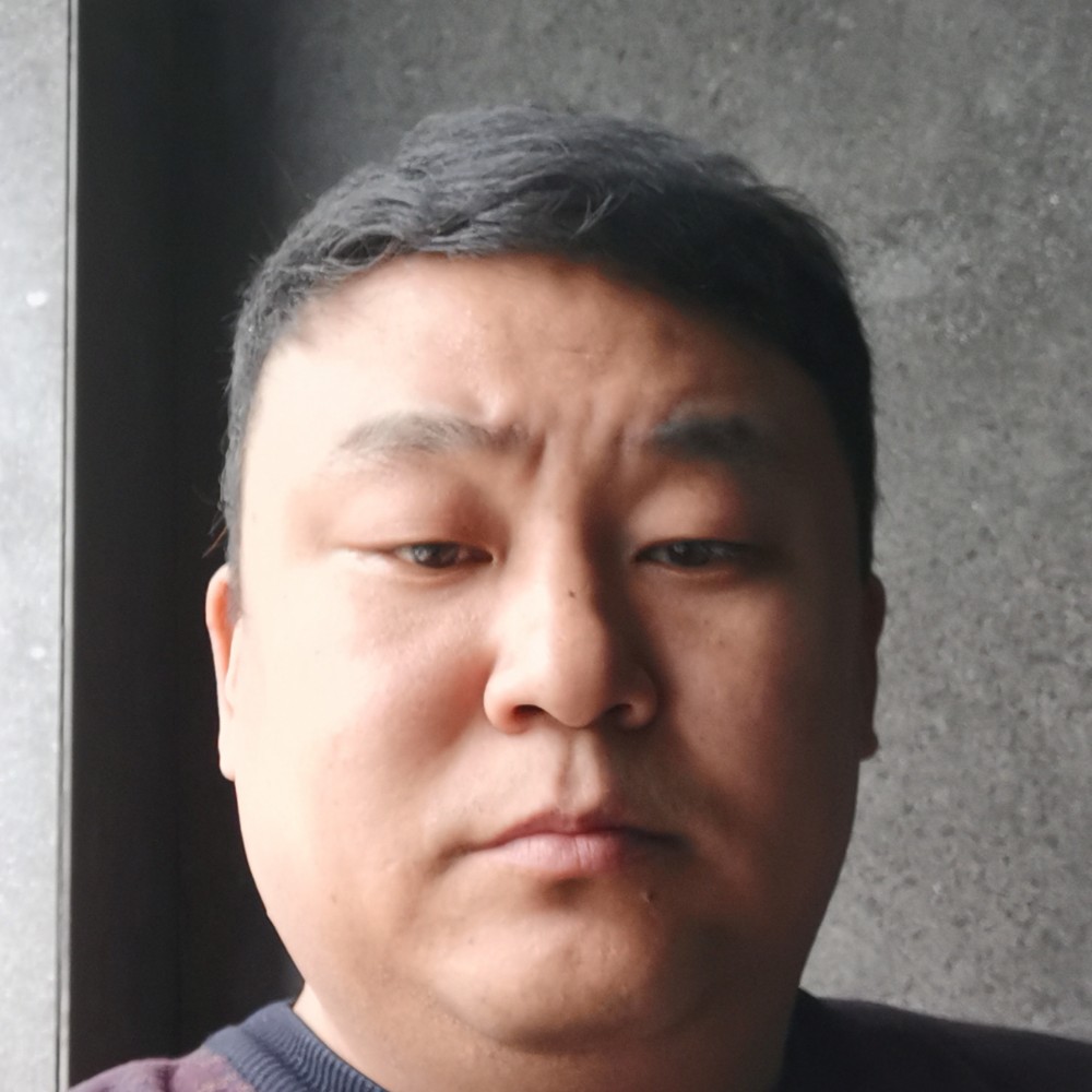 清脆挽手暖阳的照片