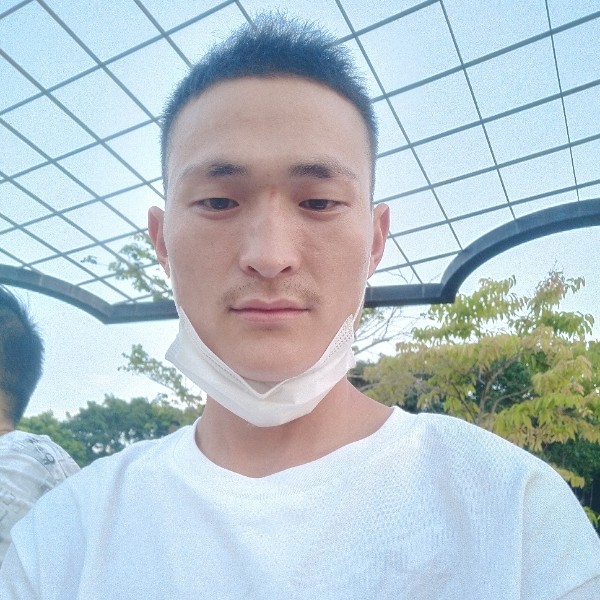 典雅浅吻羽裳的照片