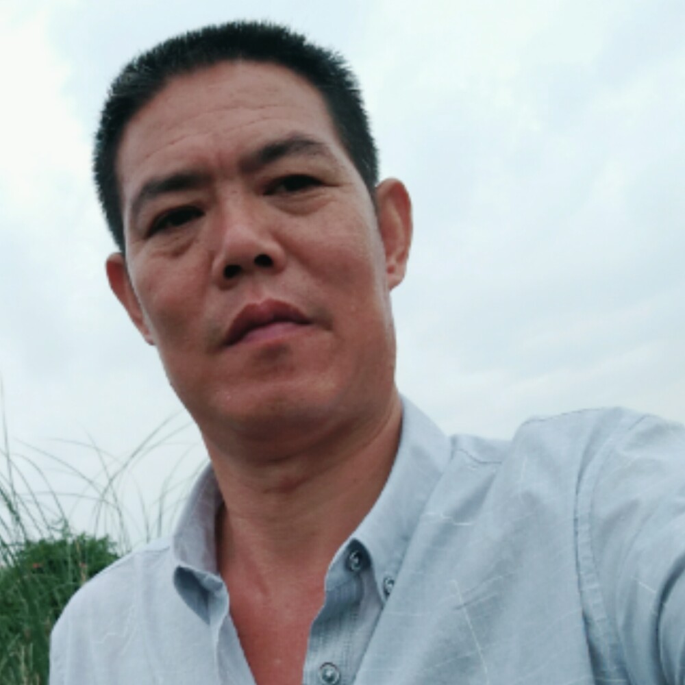 帅哥贪玩的照片