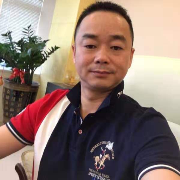 透彻身影。的照片