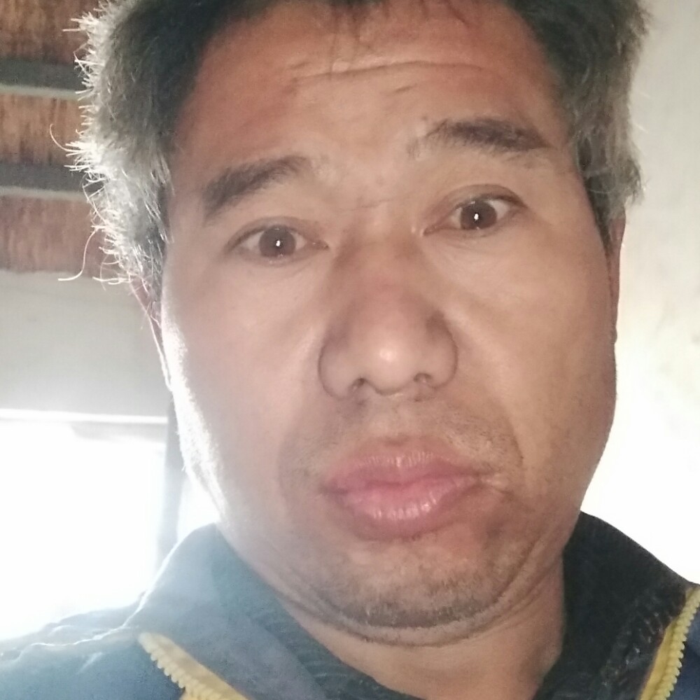 平巩的人的照片