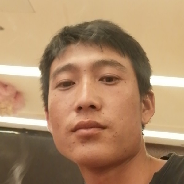 花瓣蹁跹不安的照片