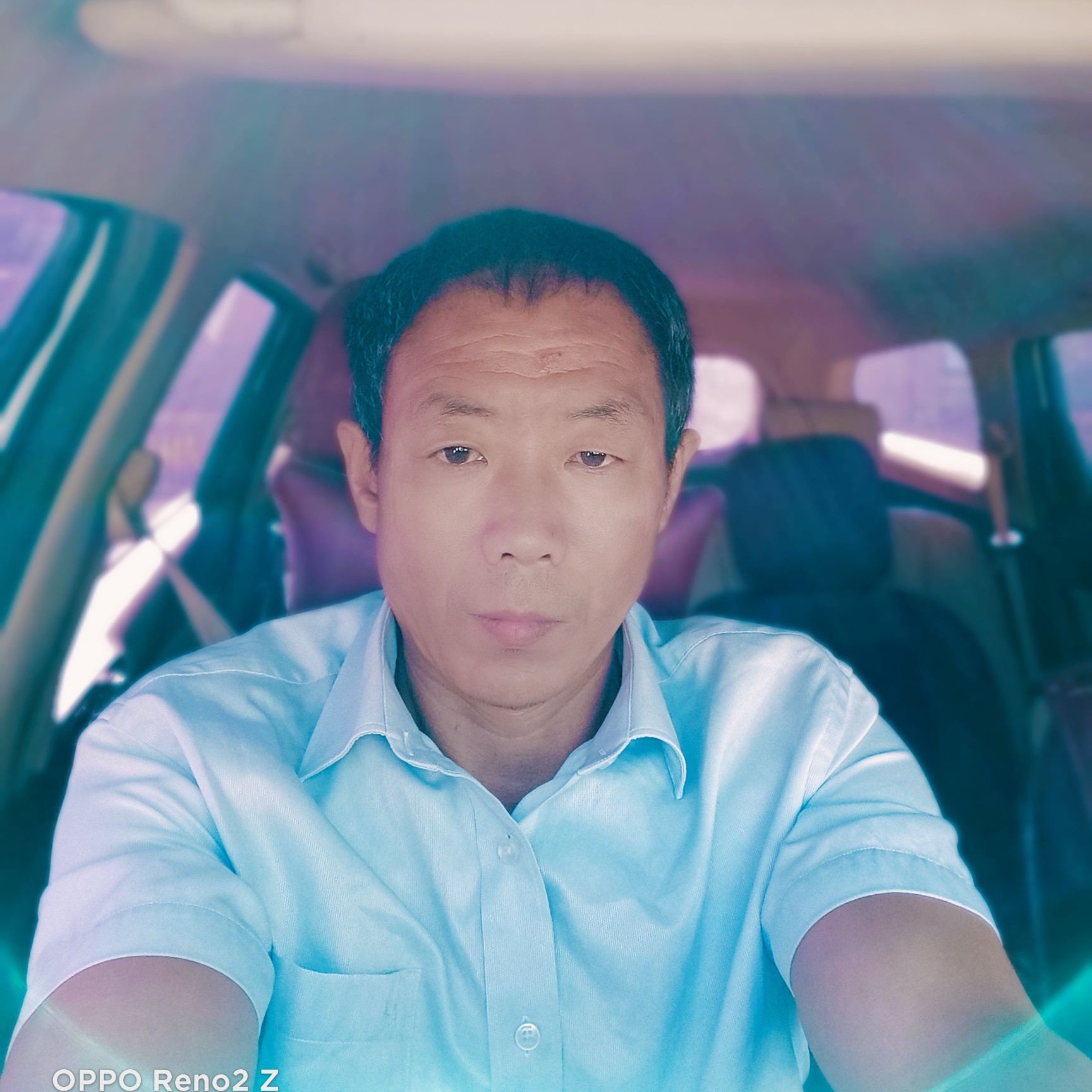 半岛男人的照片