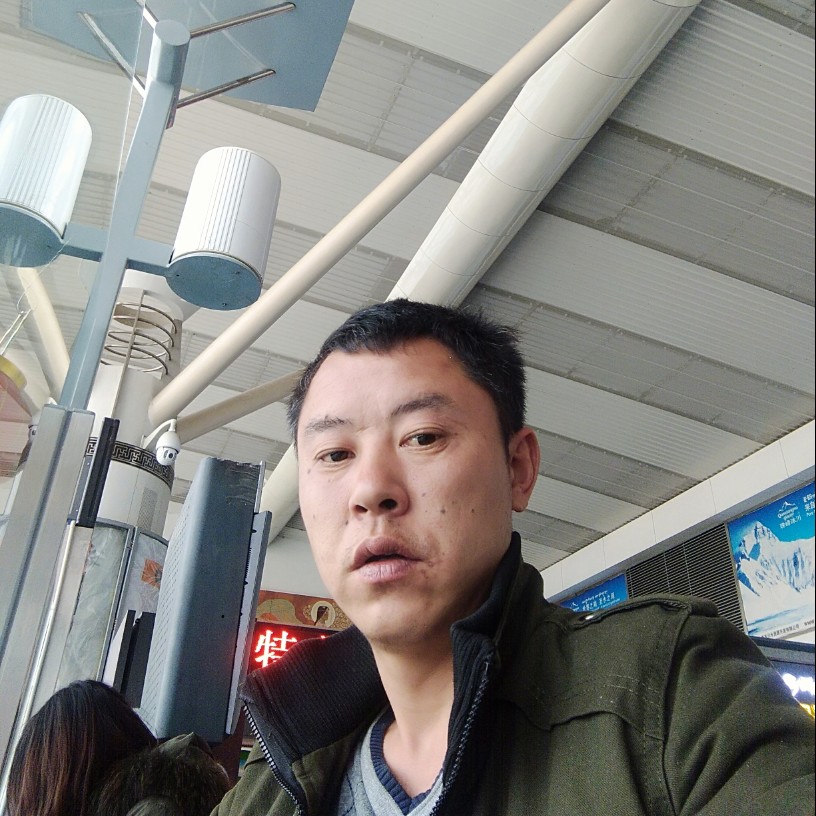 一个人回眸月亮的照片