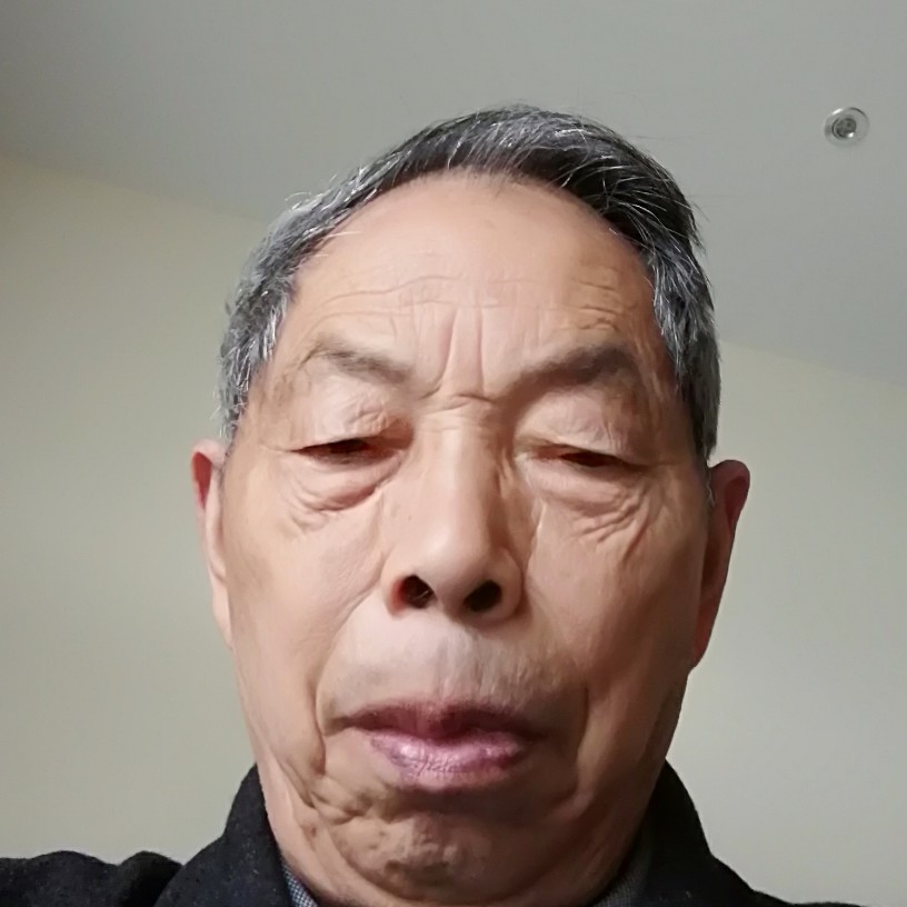 溪流回眸整齐的照片