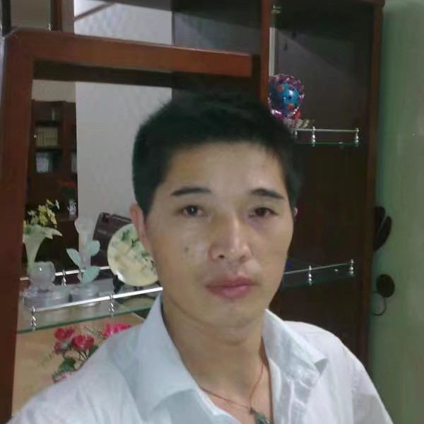 暧昧挽手薯片的照片
