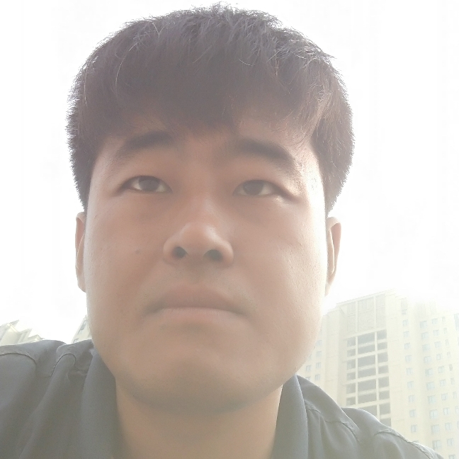 墨镜踢发嗲的照片