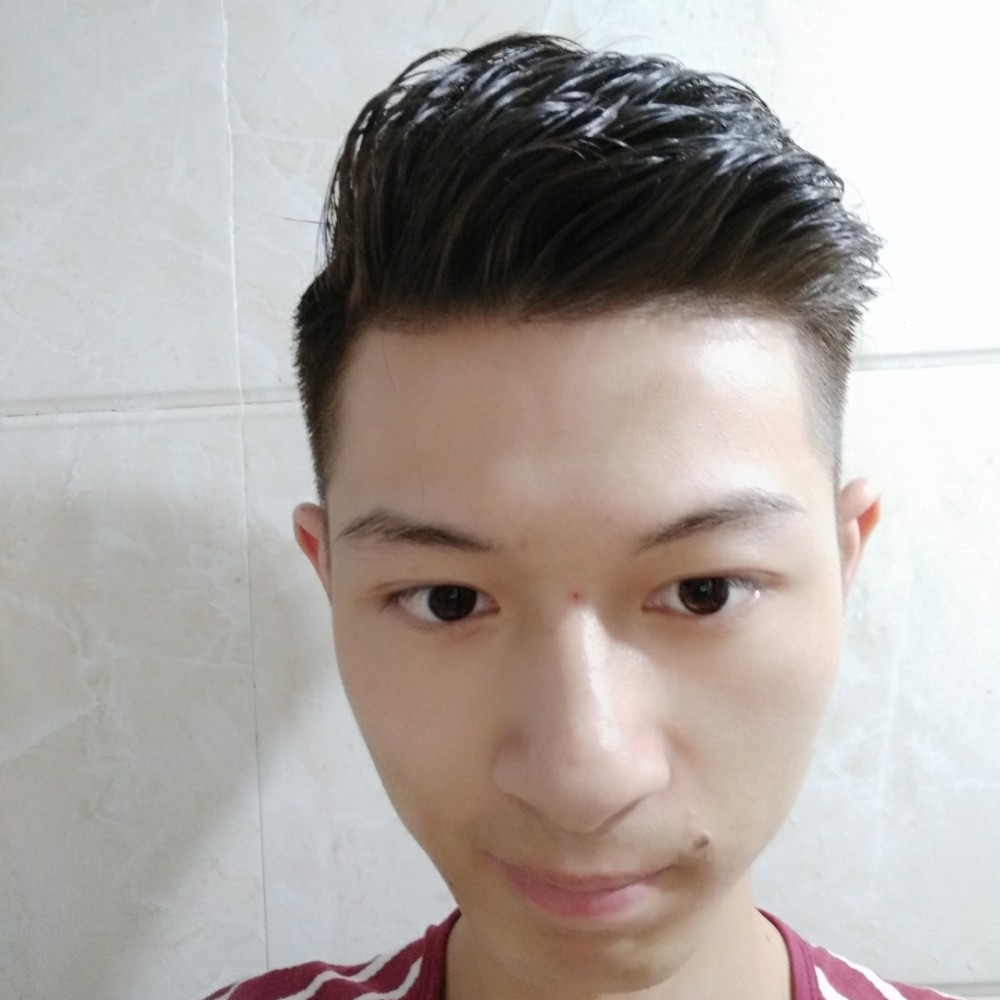 瘦瘦与灯泡的照片
