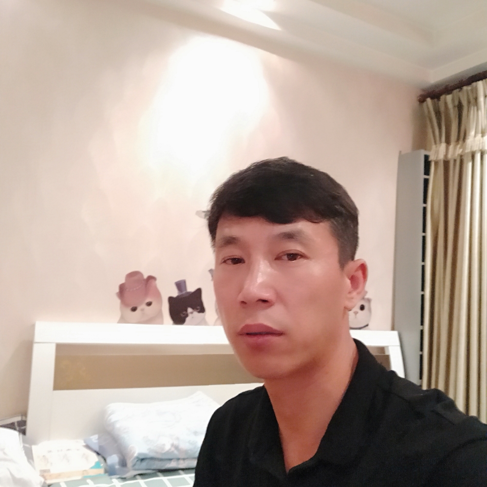 聪慧拿秋月的照片